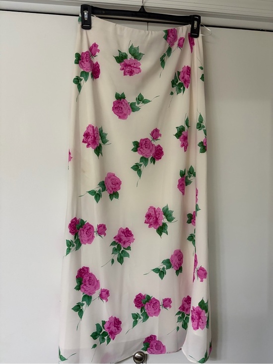Wayf Dresses & Skirts - Wayf Cream Maxi Skirt with Pink Rose Print